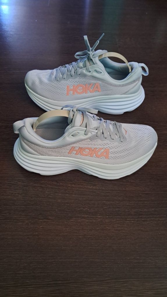 Кросівки Hoka.    W Bondi  8.    Р 41 1/3    26см