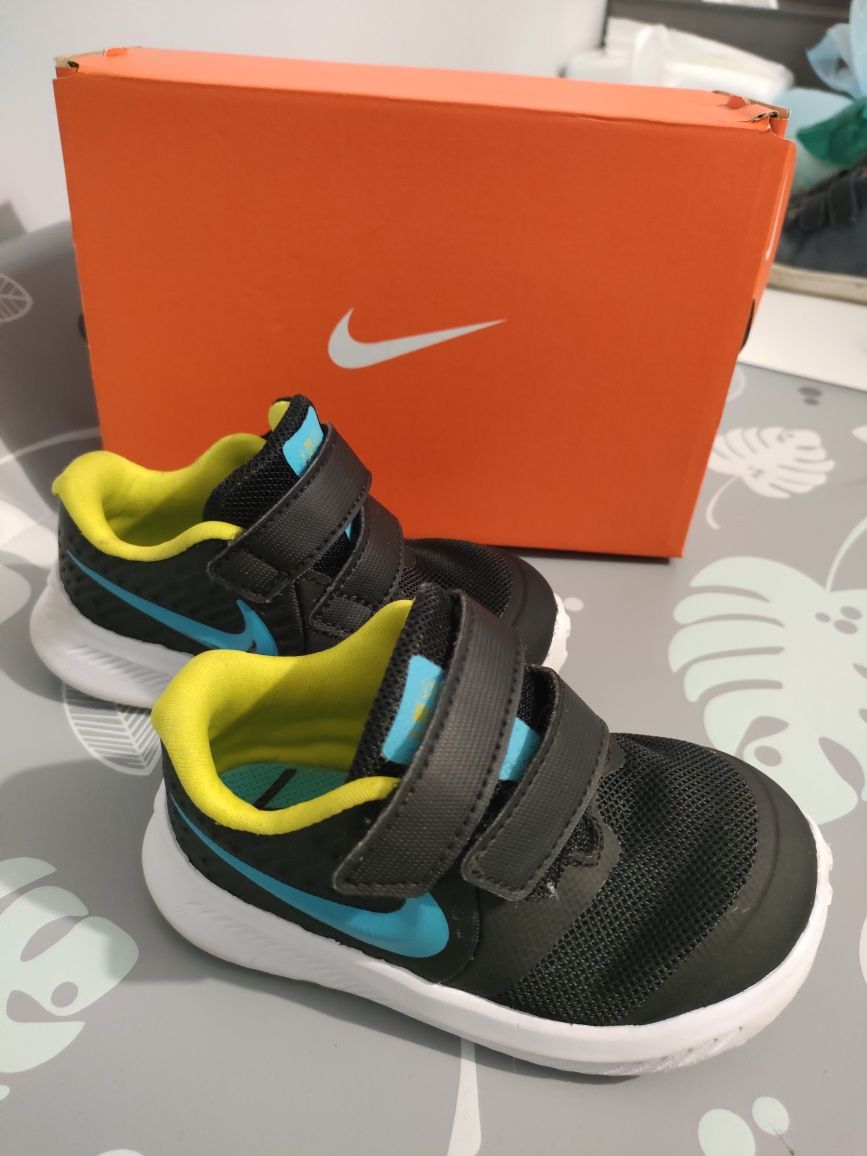Adidasy Nike, r. 22