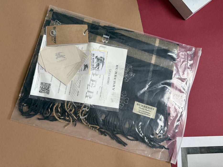 Popularny szalik w kratkę  w stylu Burberry