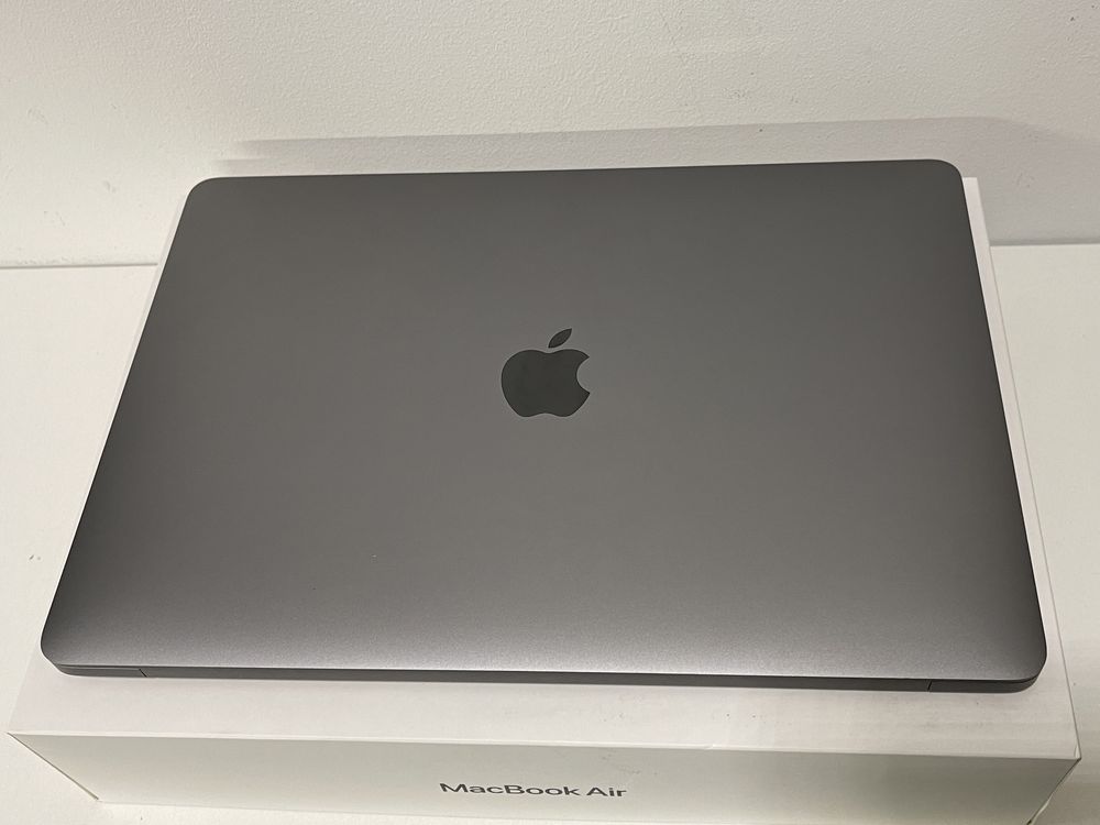 Laptop Apple MacBook Air M1 2020r. A2337 8GB RAM 256 SSD ideał