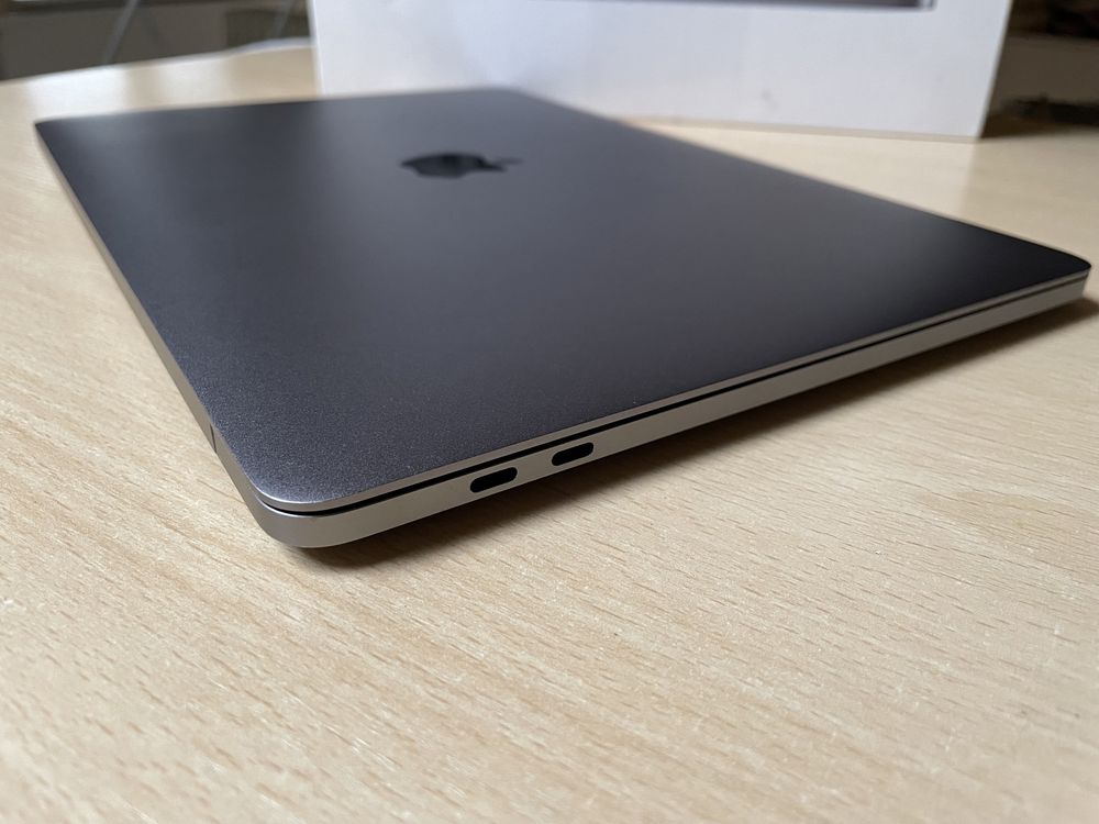 Apple MacBook Pro 13'' 2019 8GB 128GB SSD, TouchBar, TouchID