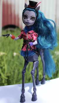 Авіа Троттер, лялька Monster High, Моснтричні мутації (Freaky Fusion)