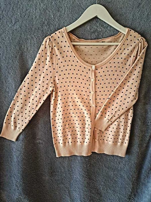 Kremowy sweterek w kropki