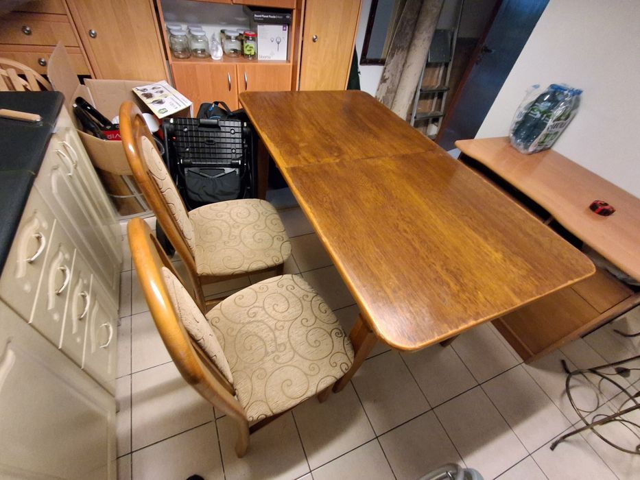 Sprzedam Stół +6 krzeseł 300zł.