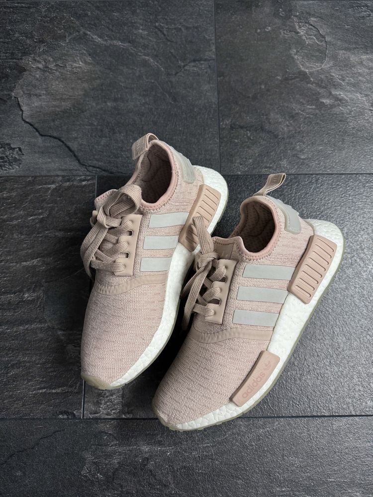 Кросівки Adidas NMD_R1 оригінал р37,5 22,7см