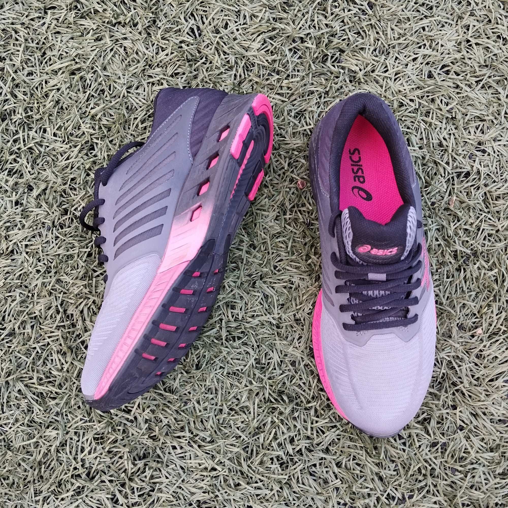 Женские кроссовки для бега asics fuzex
