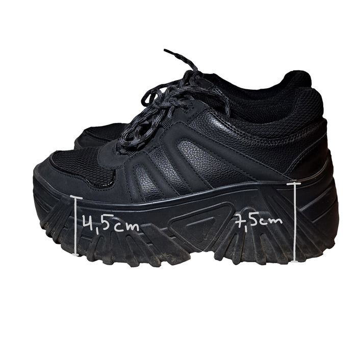 Buty czarne na wysokiej podeszwie