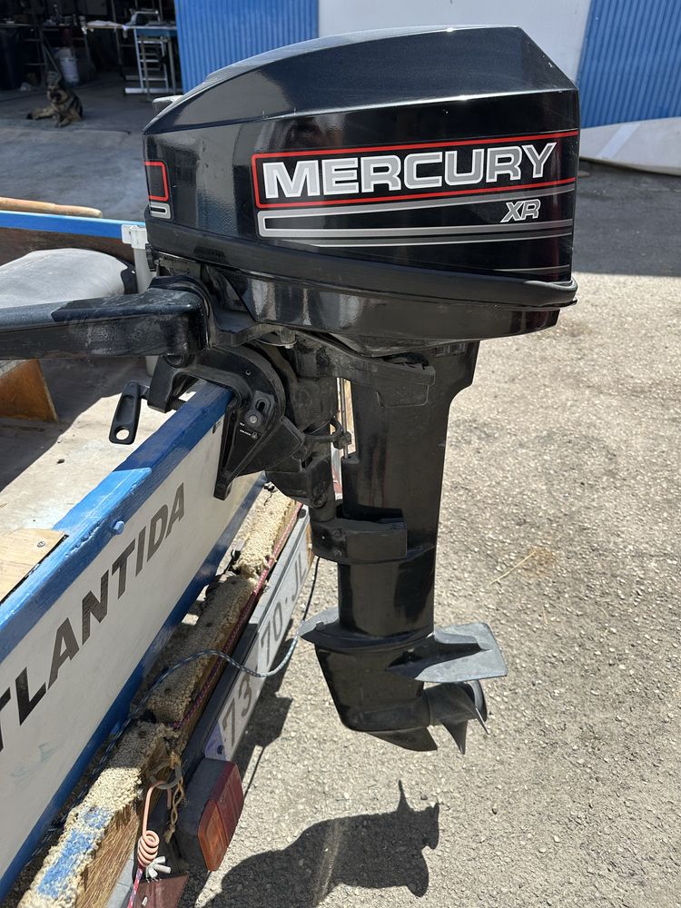 Barco, motor e reboque tudo incluso