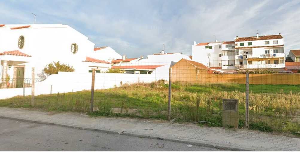 Terreno Urbano com 412 m2 para construção de moradia em Almeirim