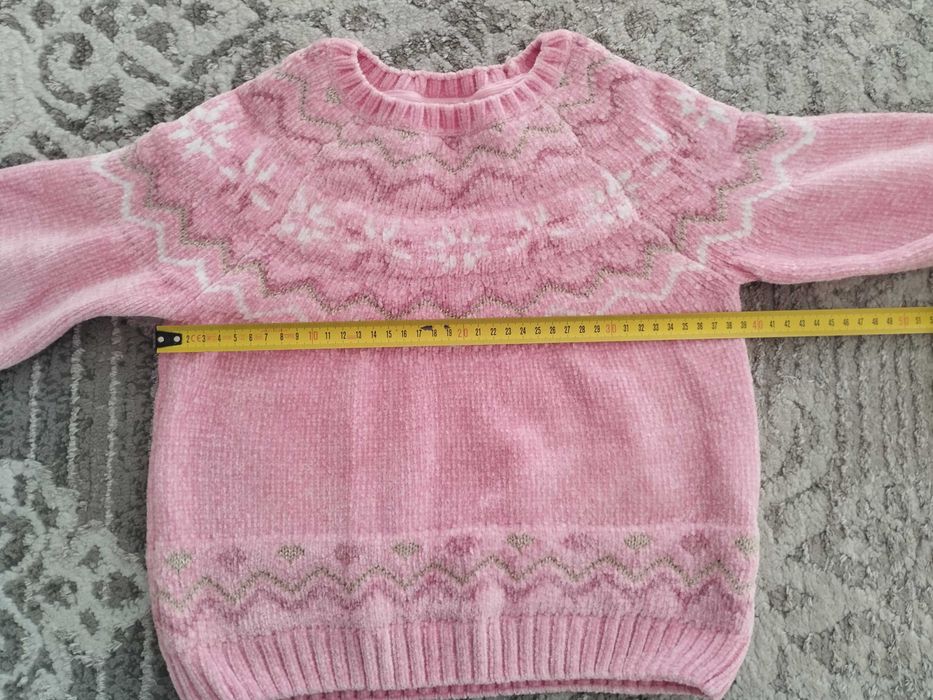 Ciepły sweterek dla dziewczynki r. 122