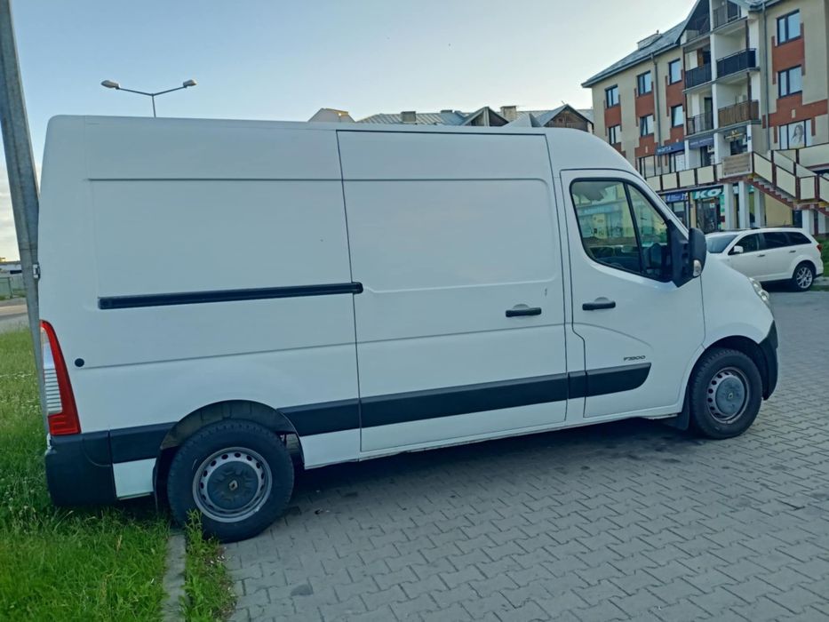 Wynajem busa Renault master  , przeprowadzki i przewozy towarów.