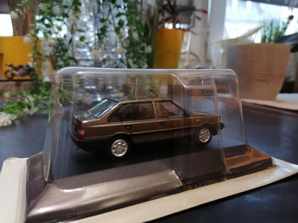 Polonez atu 1:43 deagostini