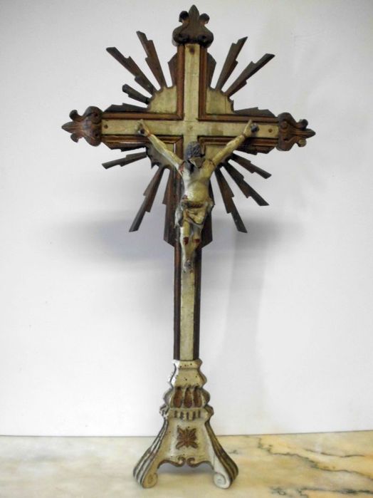 antigo crucifixo em madeira policromada Sec. XIX