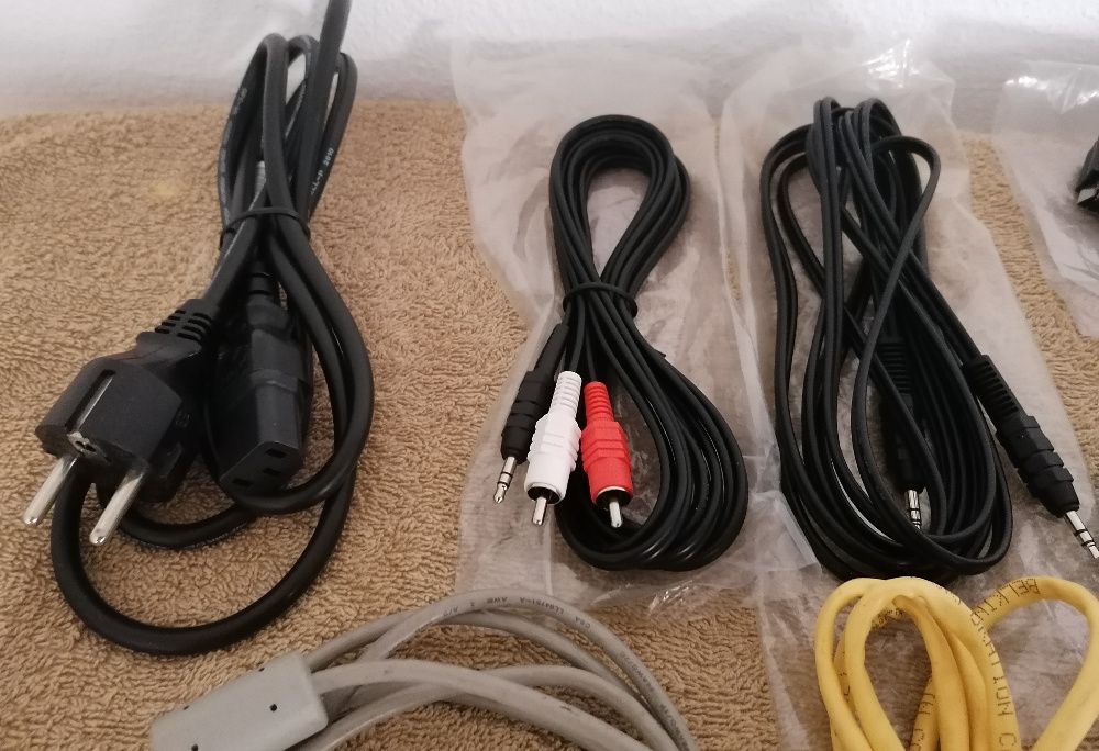 Cabos diversos uteis, ac,audio,skart,usb,vga (8 un)