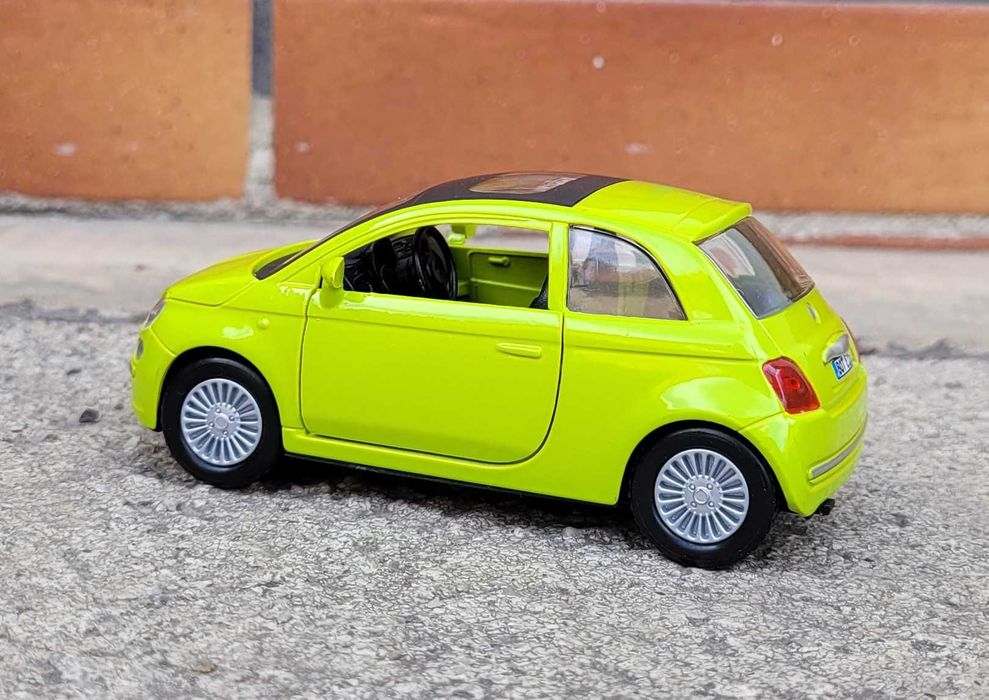 Kolekcja modeli Fiat 500 Unikat 1:34 piękny Zielony kolor 11 cm