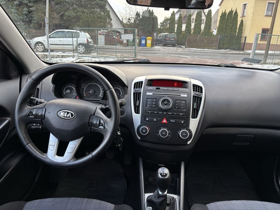 KIA CEED 1.4 90KM • 2010r • KLIMA • HAK • Podgrzewane fotel • BDB STAN
