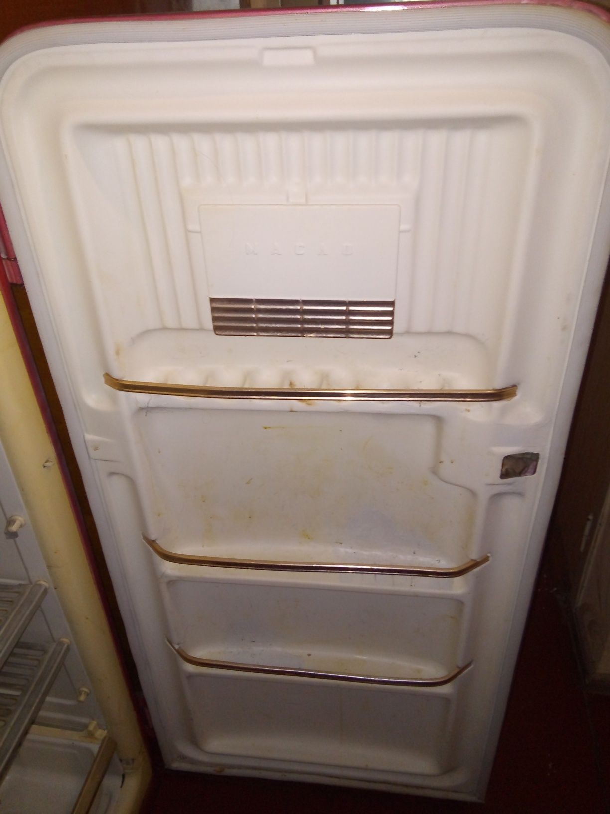 Продаю холодильник.