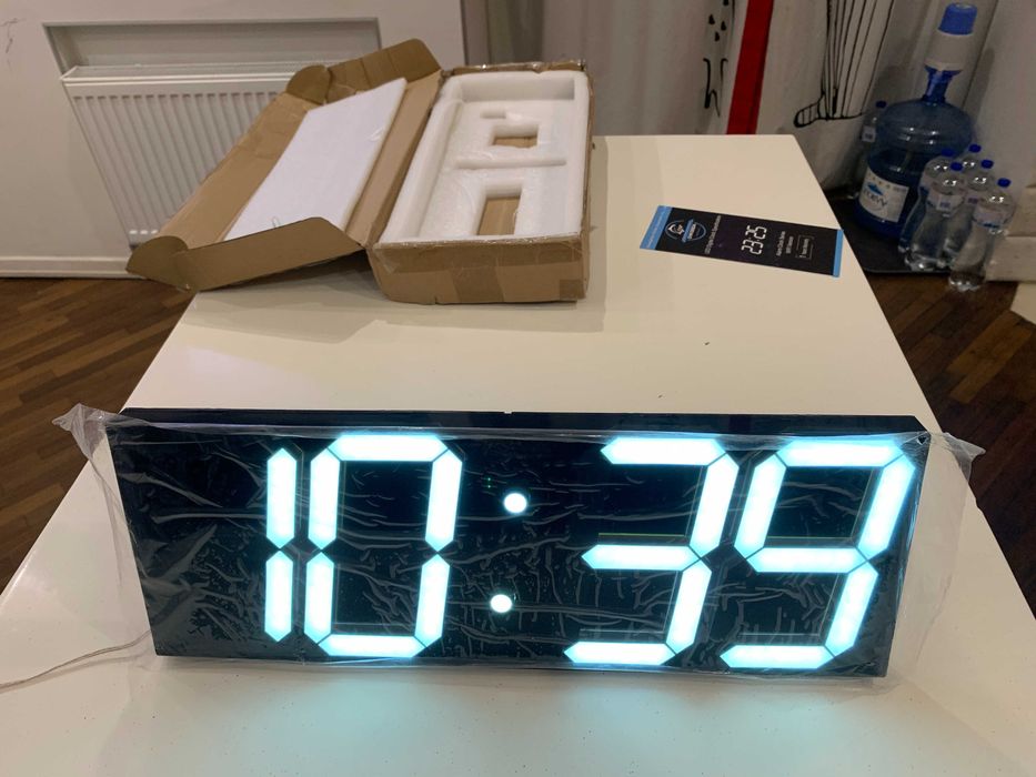 Wi-Fi Часы электронные. Новые.