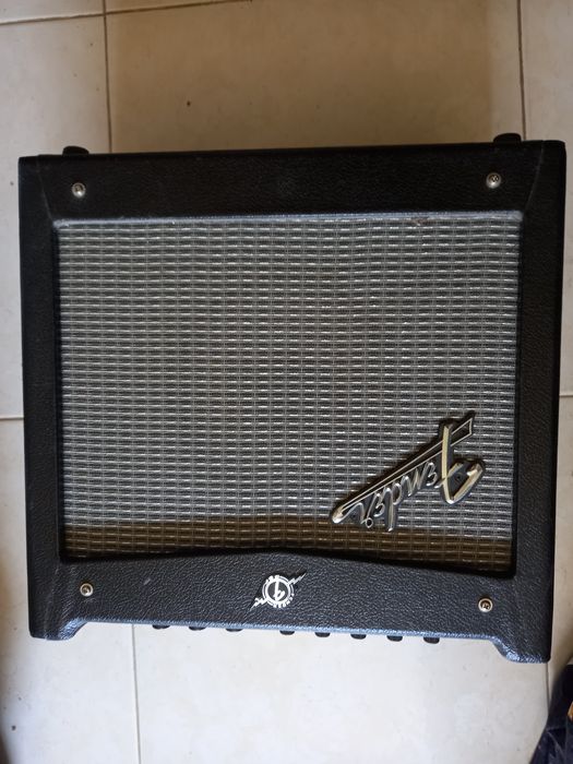 Guitarra Maison e Amplificador Fender