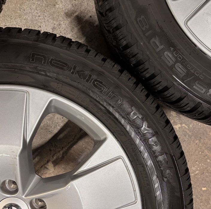 KOŁA 18 felgi Volvo XC 40 5x108 opony zimowe Nokian 4x 235/55R18