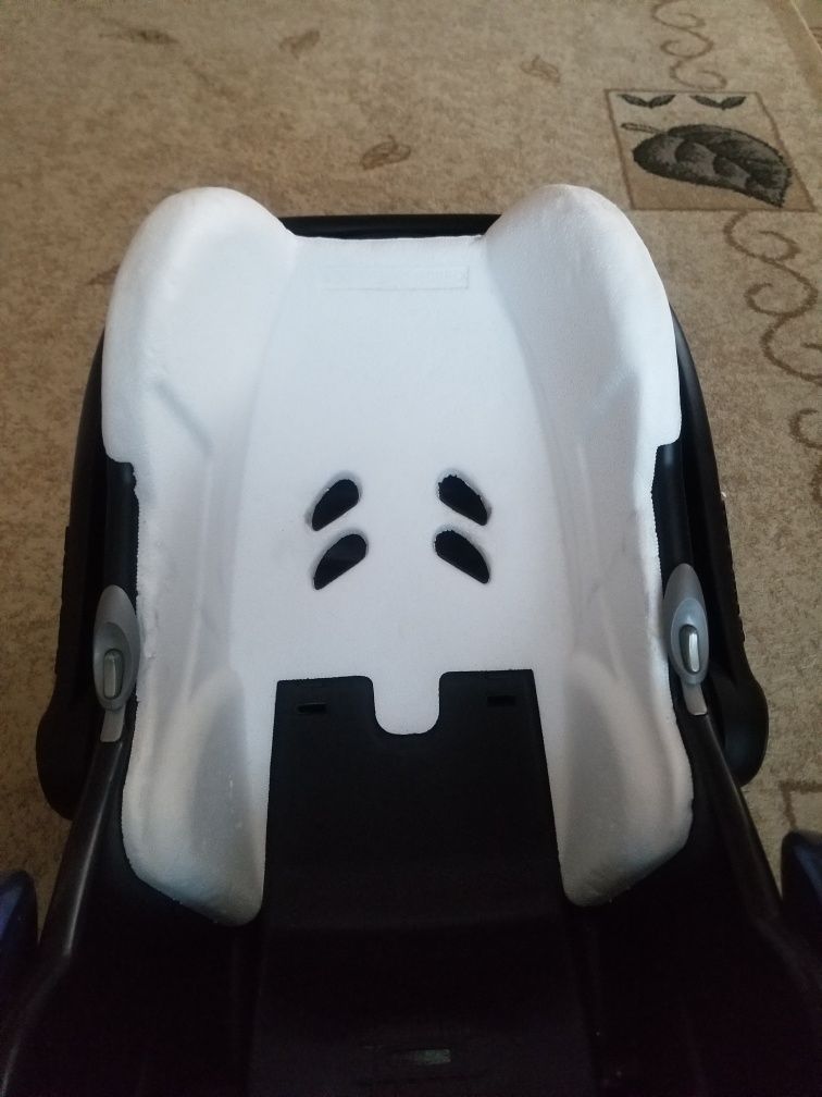 Fotelik nosidełko Maxi Cosi Cabrio Fix z bazą ISOFIX