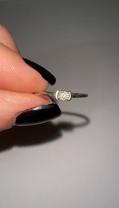 Кільце , біле золото з діамантом