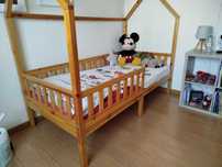 Cama estilo Montessori