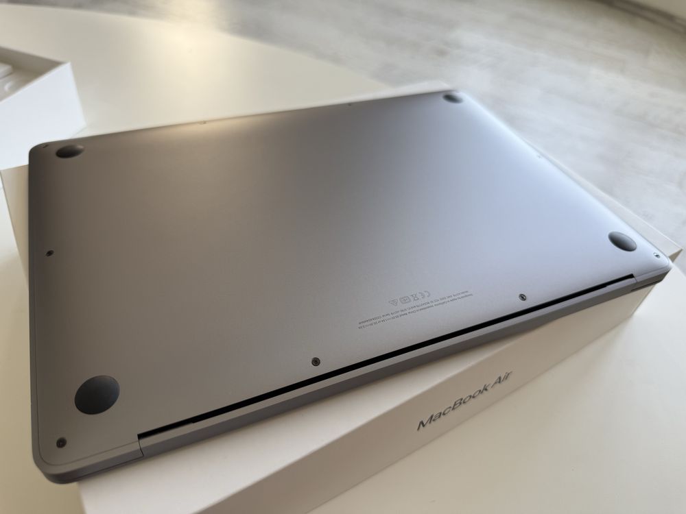 Apple MacBook Air 13 2020 intel i3 8/256Gb