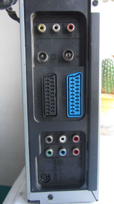 Samsung DVD-V6500 видеомагнитофон и DVD-плеер в одном корпусе.