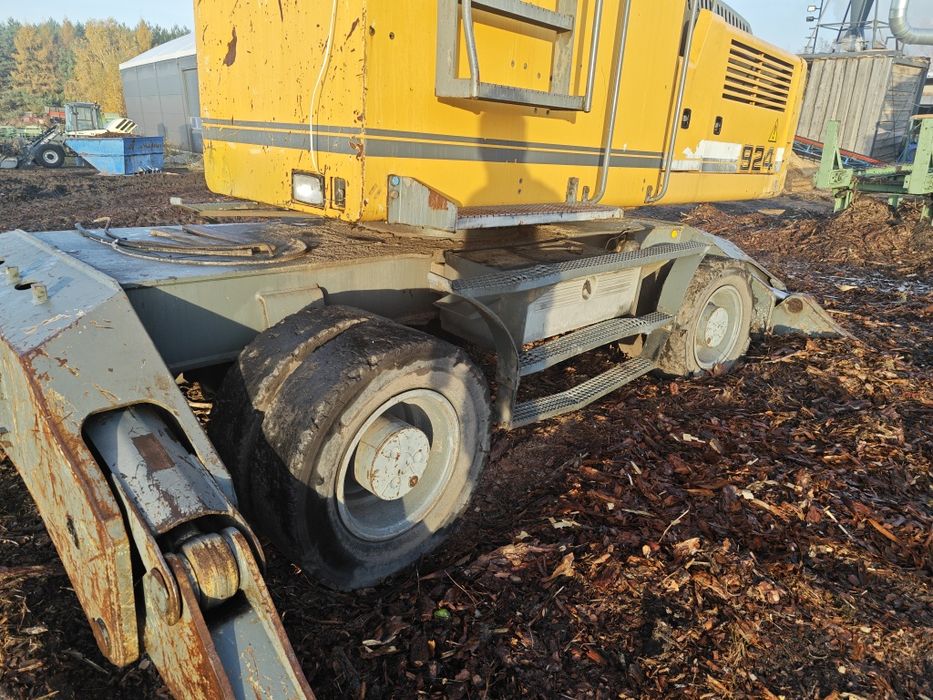 Koparka przeładunkowa  Liebherr 924 chwytak do drewna