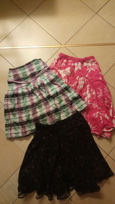 Trzy spódnice dziewczęce rozmiar 134