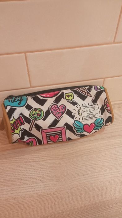 Piórnik tuba saszetka Paul&Co. Good vibes obrazki kolorowy wesoły serc