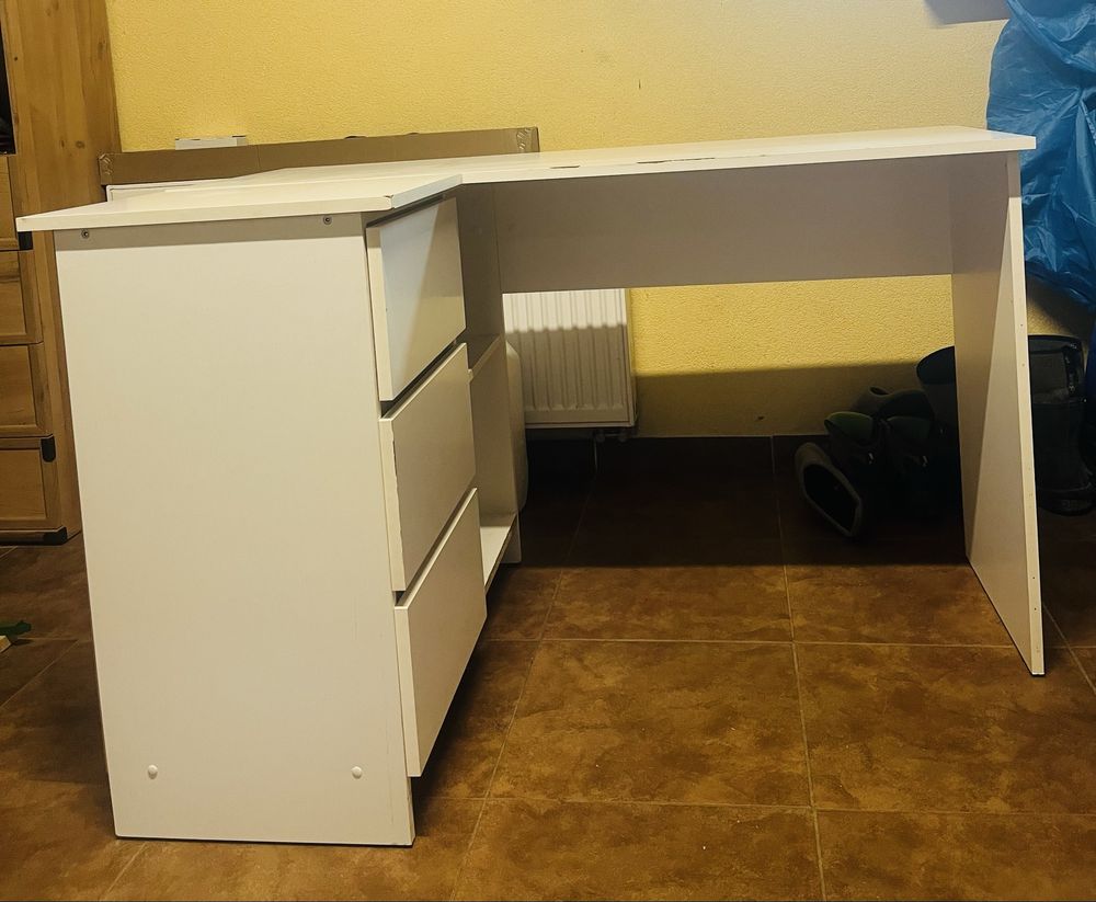 Białe biurko rogowe 125x85
