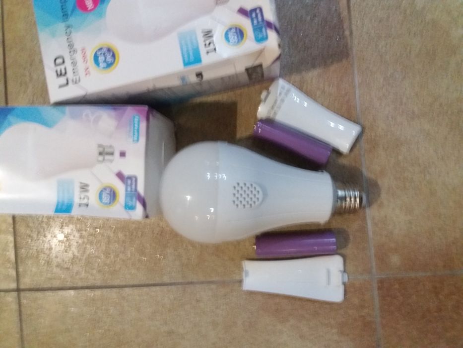 Самозаряжающая аккумуляторная лампа