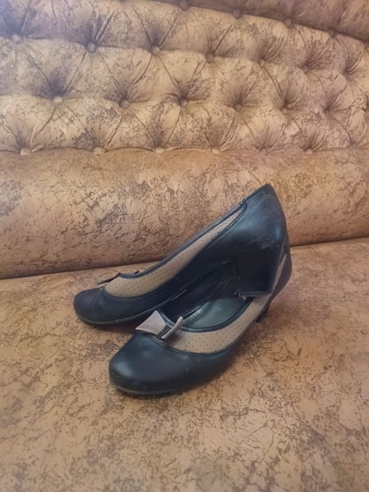 Жіночі туфлі 42-го розміру