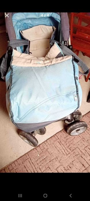 Wózek spacerowy rozkładany na leżąco.