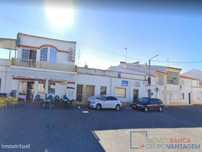 Loja com 330m², situada no centro da Freguesia de Cunheira, Concelh...