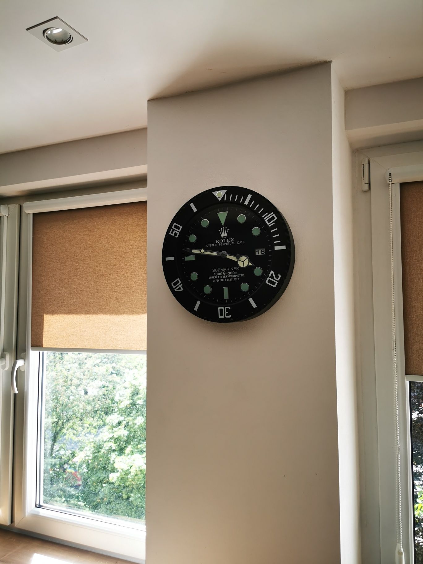 Zegar ścienny SUBMARINER czarny datownik płynny secundnik 32 cm