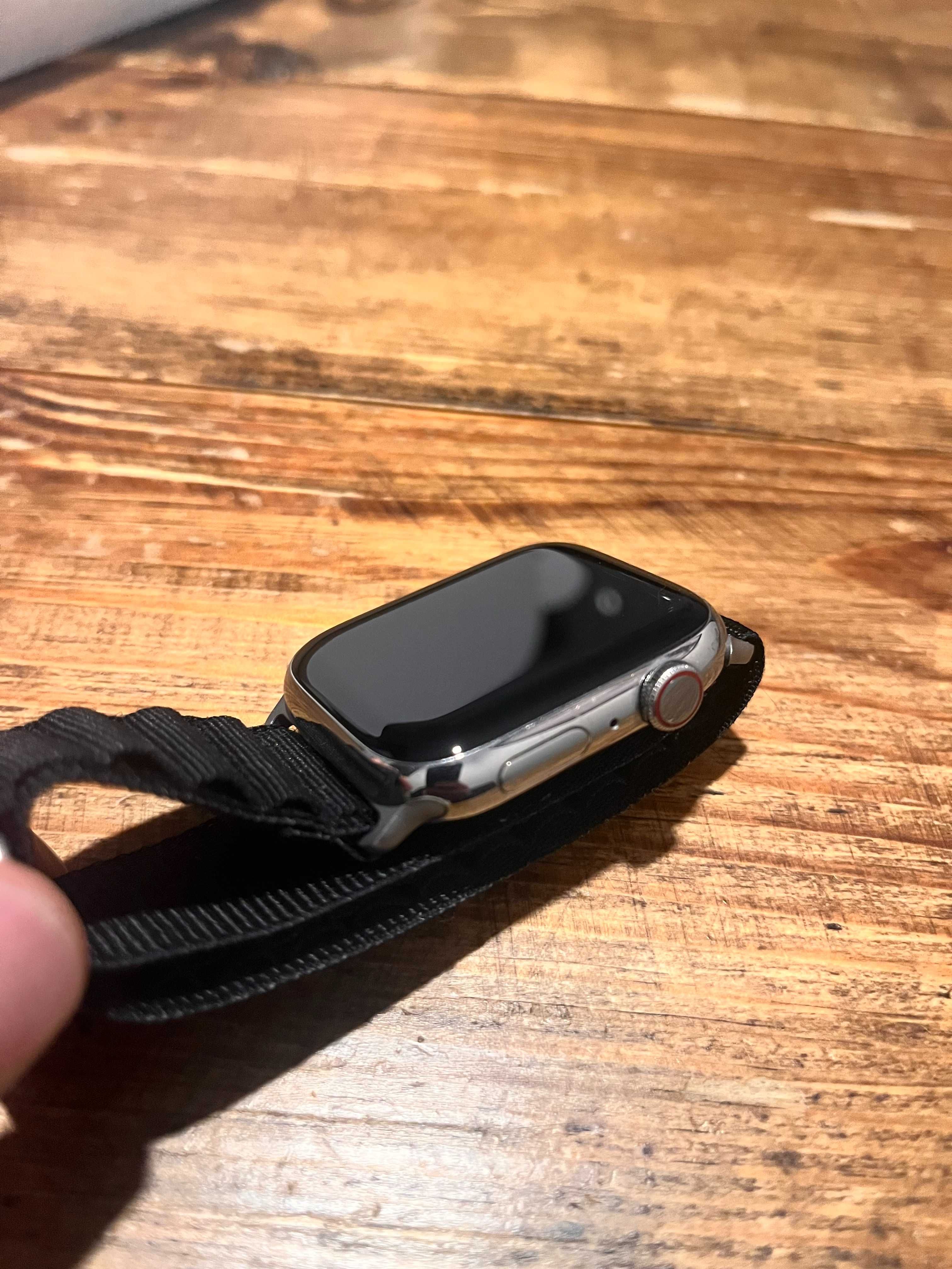 Apple Watch 8 series (GPS + Cellular) ze stali nierdzewnej