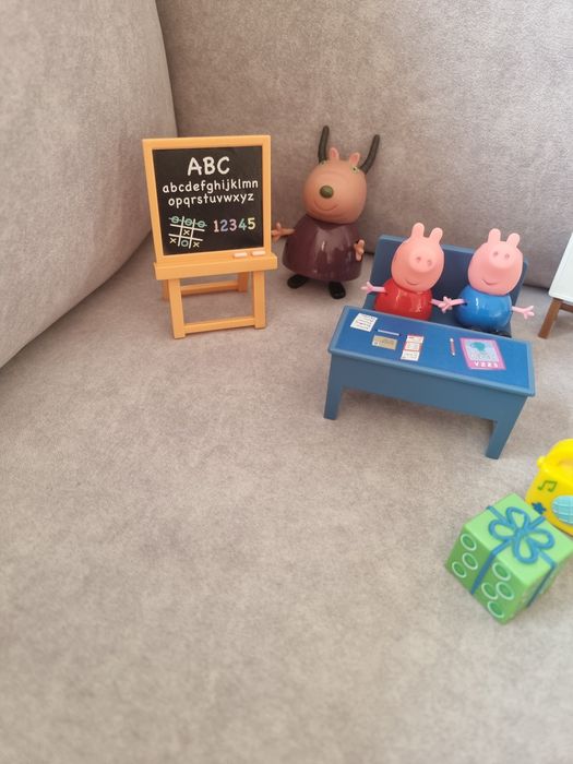 Figurki świnka Peppa szkoła urodziny