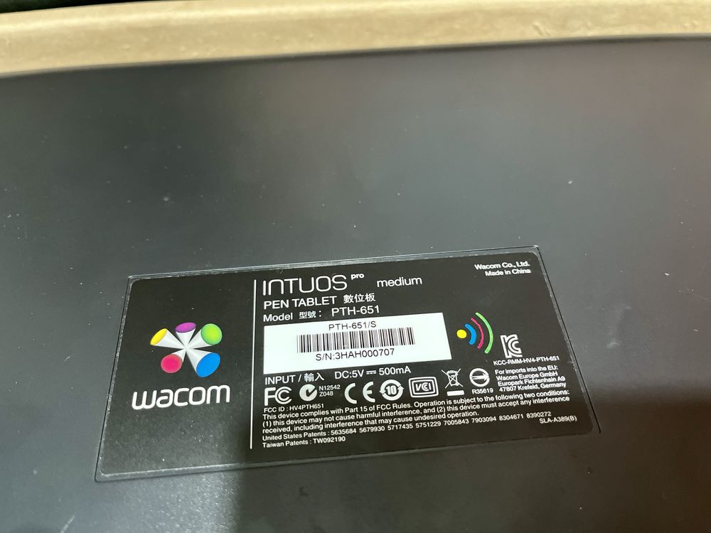 Графічний планшет Wacom Intous Pro Medium PTH-651S Special edition