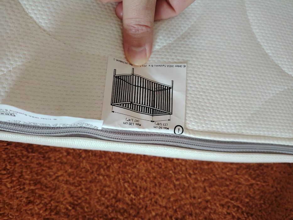 Berço/cama de grades com colchão