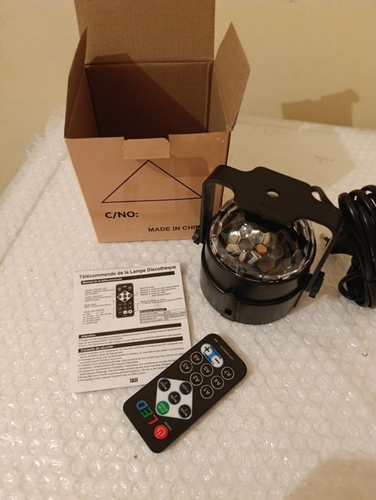 Dynamiczna Mini Lampa Dyskotekowa LED RGB z Pilotem - Idealna na Impre