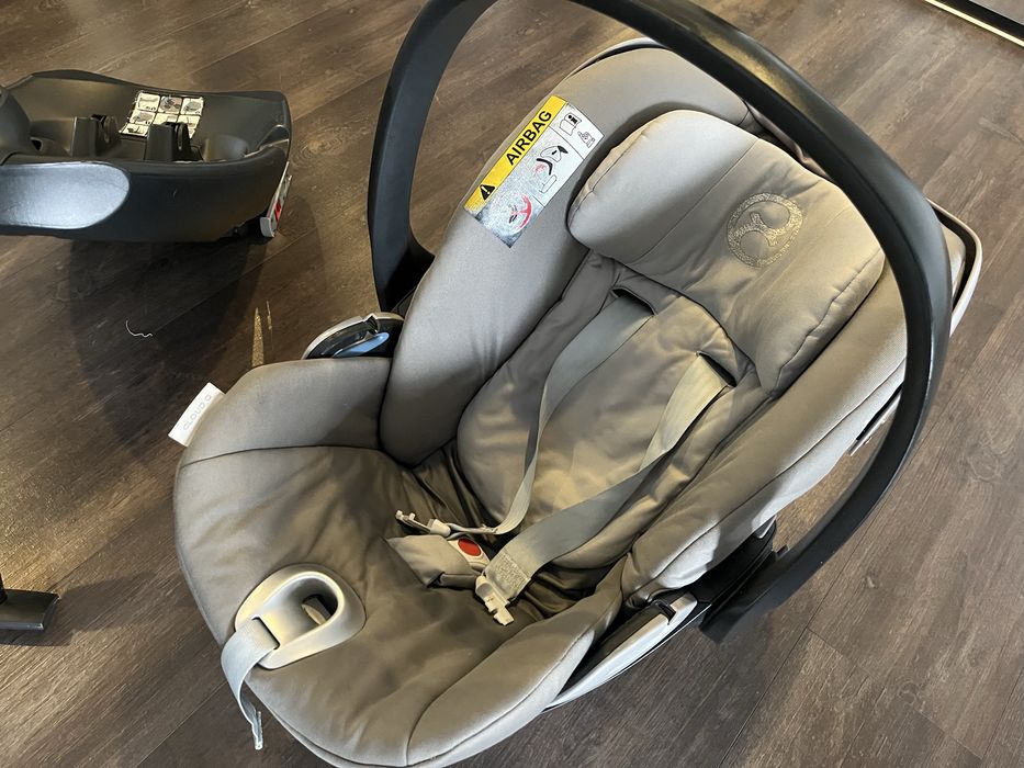 Cybex Cloud Q - Ovo e base isofix