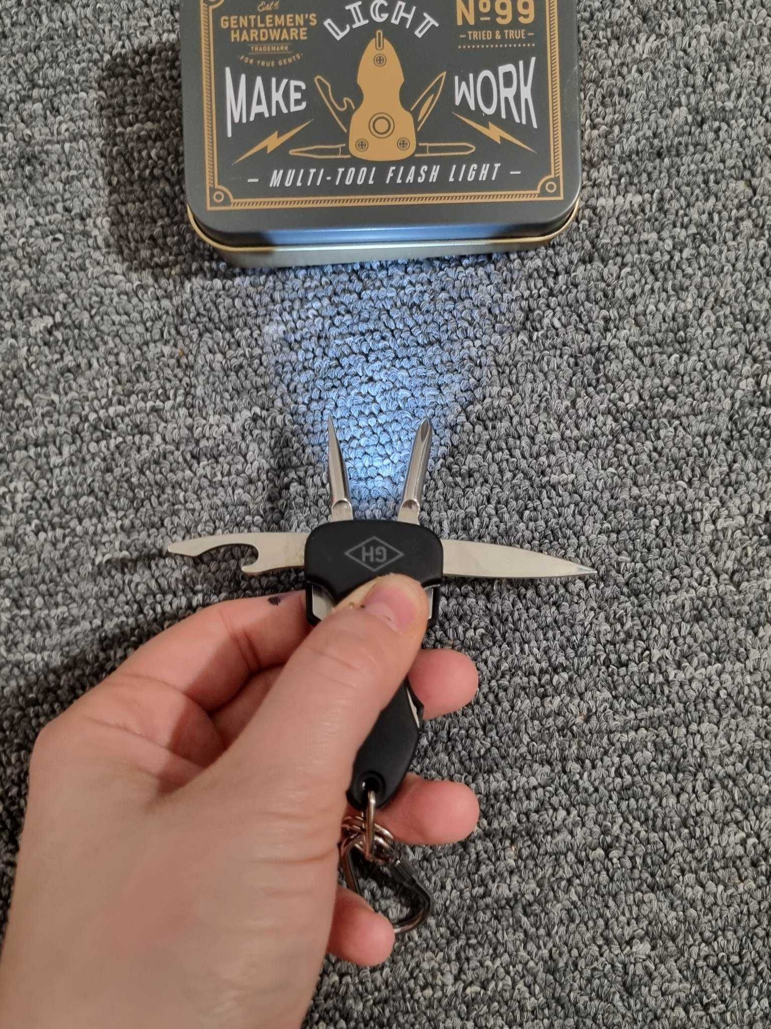 Multitool kieszonkowy z latarką