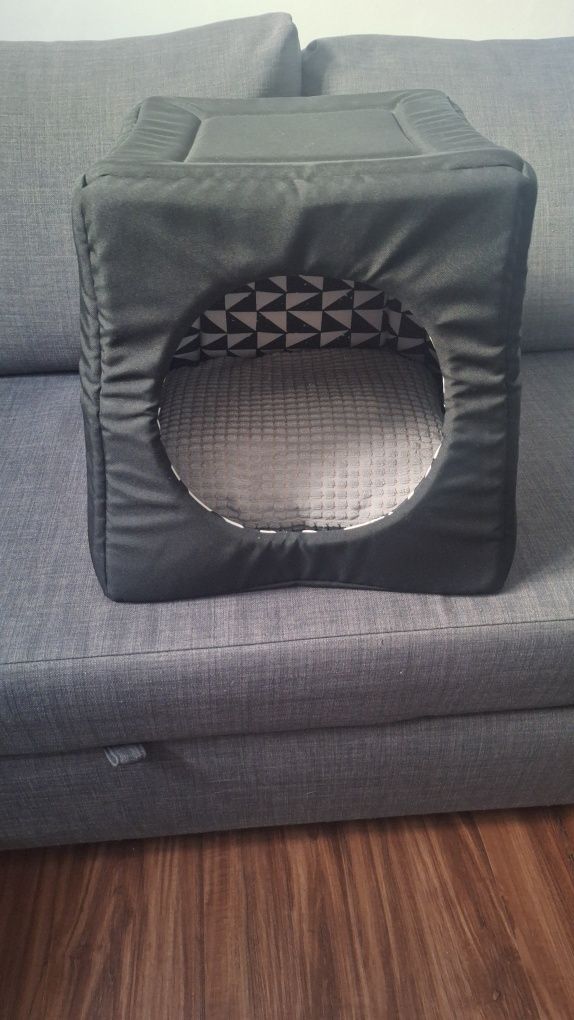 Casinha com almofada para gato