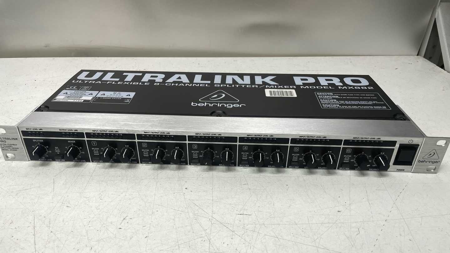 Микшерный пульт рэковый Behringer MX882 в стойку