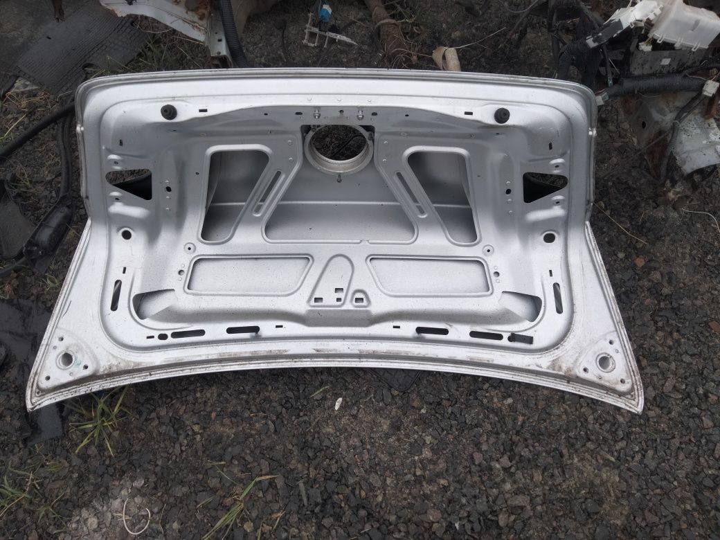Кришка багажника Passat B6 седан