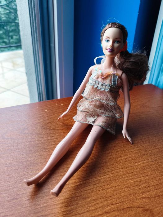 Lalka Barbie w sukience