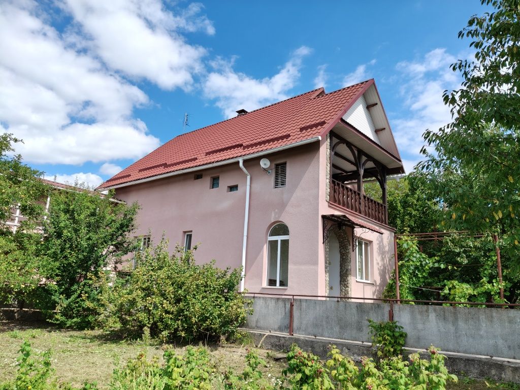 Чарівний заміський будинок з власним джерелом по трасі Дубно-Рівне